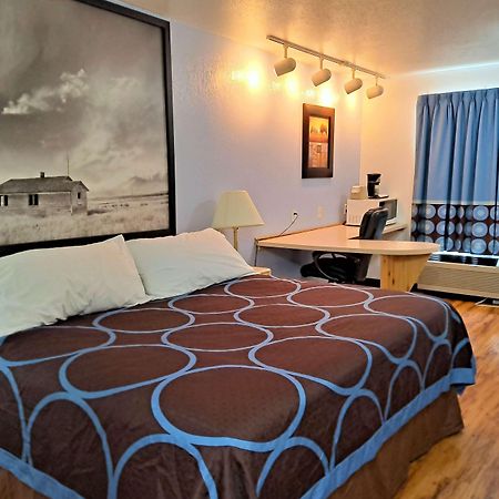 Super 8 By Wyndham Three Hills Ab Ξενοδοχείο Εξωτερικό φωτογραφία