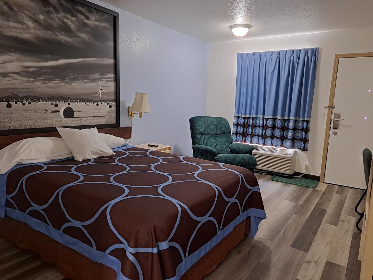 Super 8 By Wyndham Three Hills Ab Ξενοδοχείο Εξωτερικό φωτογραφία